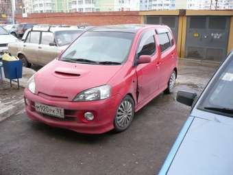 2000 Daihatsu YRV
