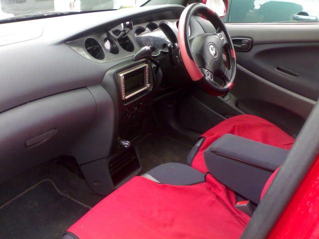 2000 Daihatsu YRV