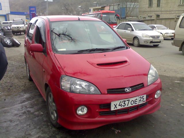 2000 Daihatsu YRV