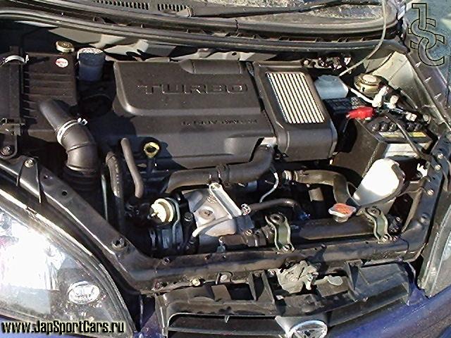 2000 Daihatsu YRV Pics