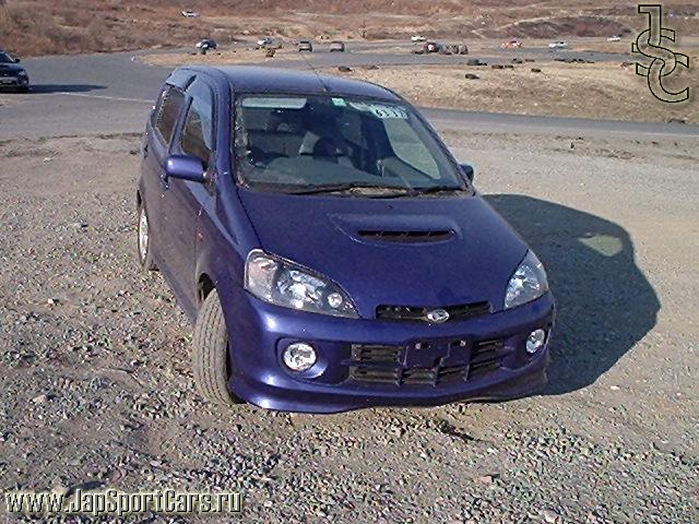 2000 Daihatsu YRV Photos