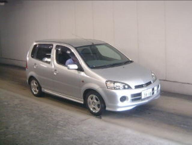 2000 Daihatsu YRV Pictures
