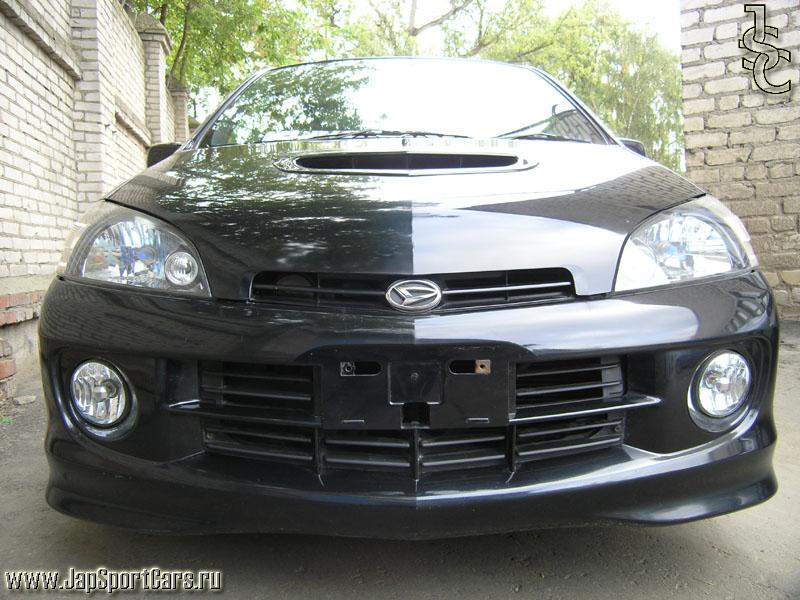 2000 Daihatsu YRV Photos