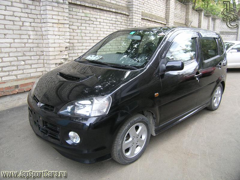 2000 Daihatsu YRV Photos