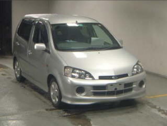 2000 Daihatsu YRV Images