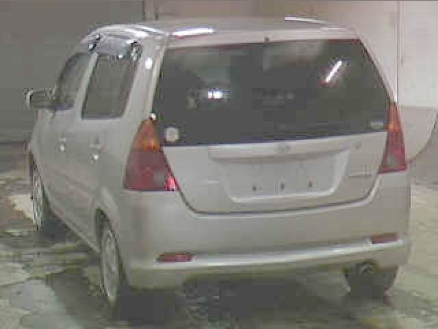 2000 Daihatsu YRV Photos
