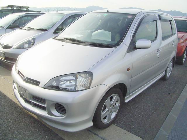 2000 Daihatsu YRV For Sale