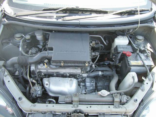 2000 Daihatsu YRV Pictures