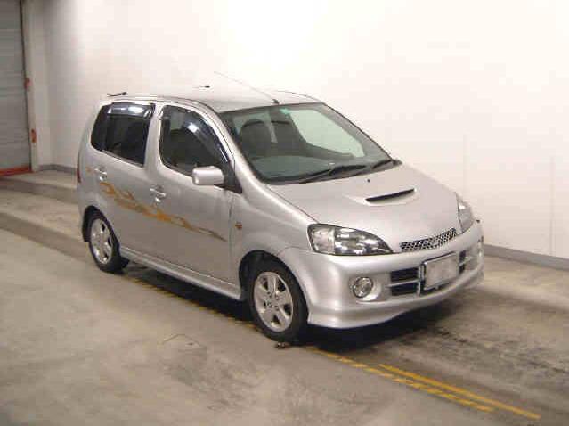 2000 Daihatsu YRV Pictures