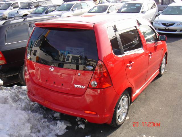 2000 Daihatsu YRV Pictures