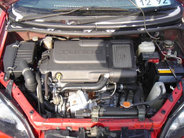 2000 Daihatsu YRV Pictures