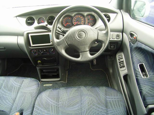 2000 Daihatsu YRV Images