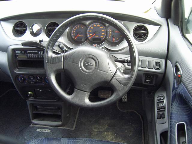 2000 Daihatsu YRV For Sale