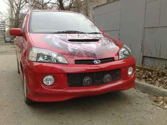 2000 Daihatsu YRV Pictures