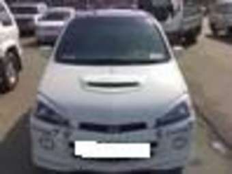 2000 Daihatsu YRV Pictures