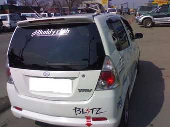 2000 Daihatsu YRV Photos