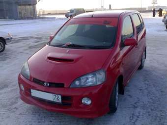 2000 Daihatsu YRV Images