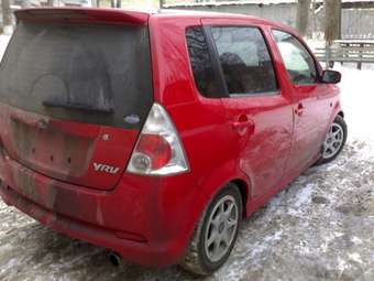 2000 Daihatsu YRV Pictures