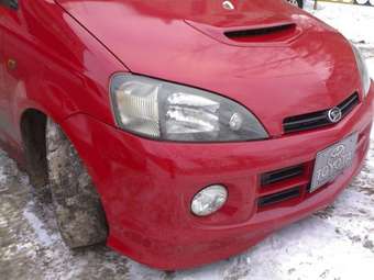 2000 Daihatsu YRV Pictures