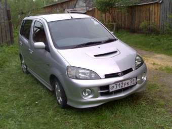 2000 Daihatsu YRV Pictures
