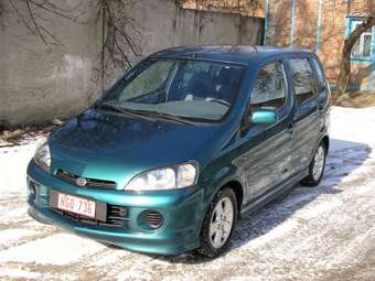 2000 Daihatsu YRV Photos