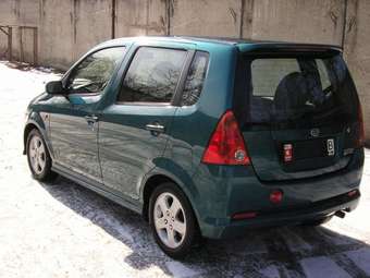 2000 Daihatsu YRV Photos
