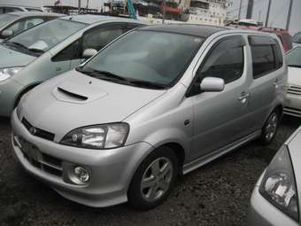 2000 Daihatsu YRV Pictures