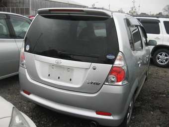 2000 Daihatsu YRV Pics