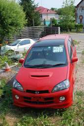 2000 Daihatsu YRV Photos