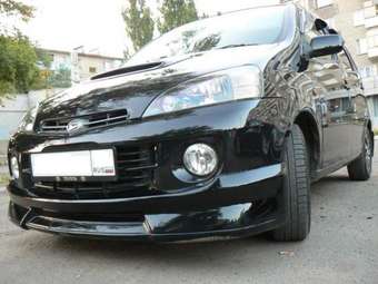 2000 Daihatsu YRV Pictures