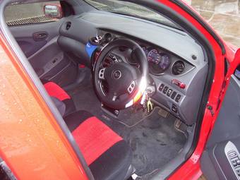 2000 Daihatsu YRV Images
