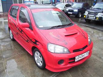 2000 Daihatsu YRV Pics