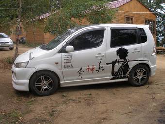 2000 Daihatsu YRV Wallpapers