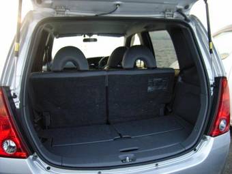 2000 Daihatsu YRV Pictures