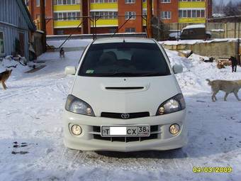 2000 Daihatsu YRV For Sale