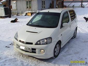 2000 Daihatsu YRV Wallpapers