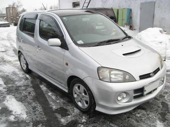 2000 Daihatsu YRV Photos