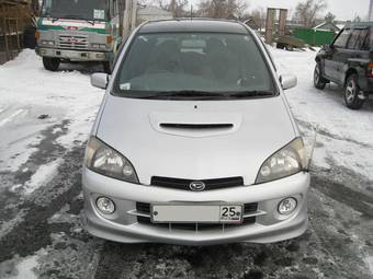 2000 Daihatsu YRV Pictures