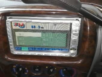 2000 Daihatsu YRV Images