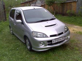 2000 Daihatsu YRV Pictures