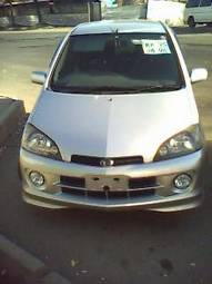 2000 Daihatsu YRV Photos