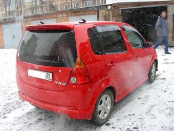 2000 Daihatsu YRV Photos