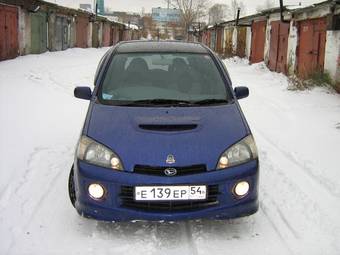 2000 Daihatsu YRV Pictures