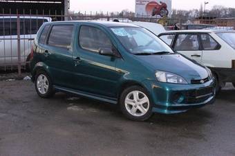2000 Daihatsu YRV Photos