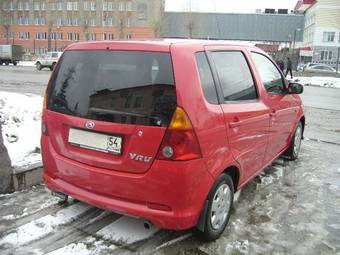 2000 Daihatsu YRV Photos