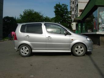 2000 Daihatsu YRV For Sale