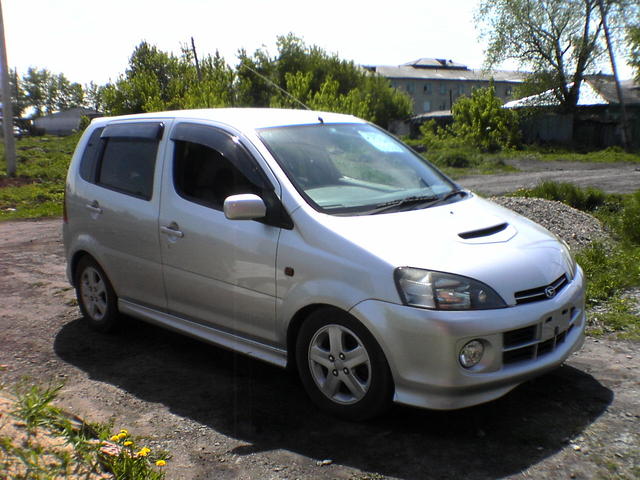 2000 Daihatsu YRV