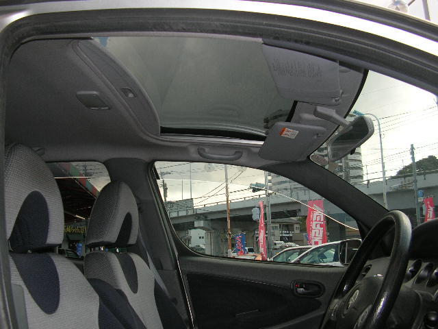 2000 Daihatsu YRV