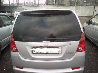 2000 Daihatsu YRV Photos