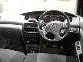 2000 Daihatsu YRV Pictures